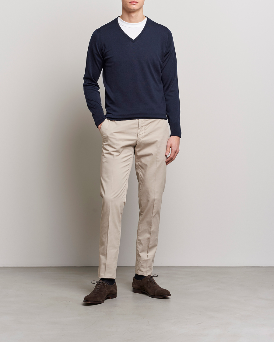 Hombres | Jerséis y prendas de punto | John Smedley | Bobby Extra Fine Merino V-Neck Pullover Midnight