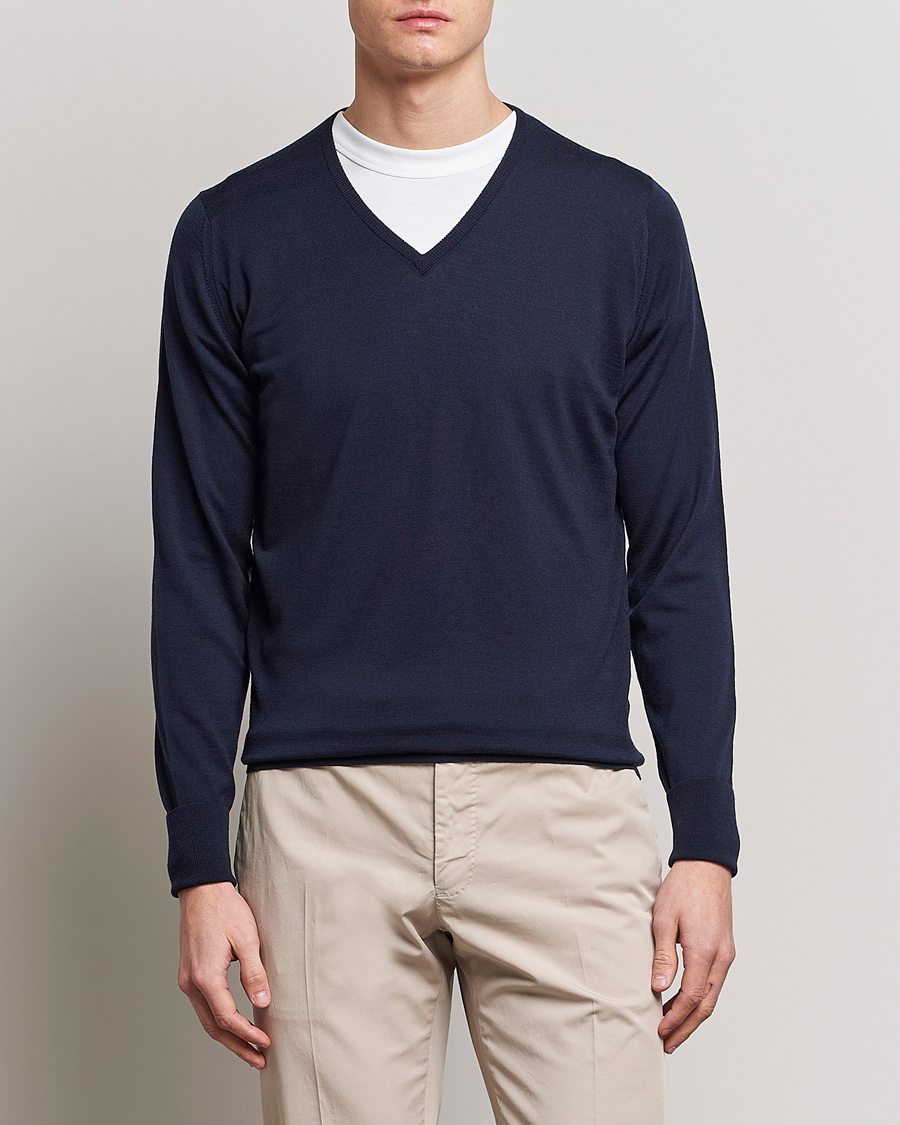 Hombres | Jerséis y prendas de punto | John Smedley | Bobby Extra Fine Merino V-Neck Pullover Midnight