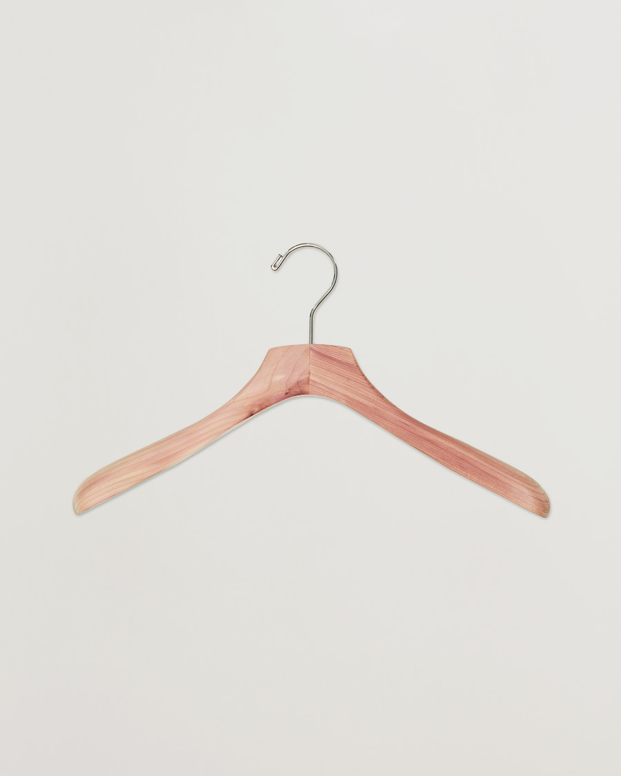 Hombres | Care with Carl Cedar Wood Jacket Hanger | Care with Carl | Cedar Wood Jacket Hanger