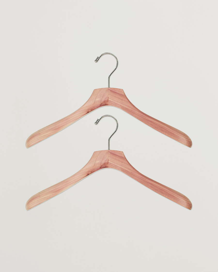 Hombres | Care with Carl 2-Pack Cedar Wood Jacket Hanger | Care with Carl | 2-Pack Cedar Wood Jacket Hanger