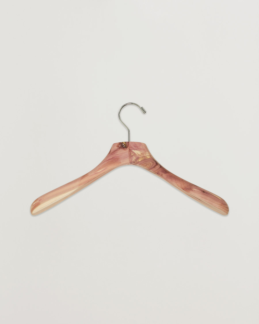 Hombres | Care with Carl 2-Pack Cedar Wood Jacket Hanger | Care with Carl | 2-Pack Cedar Wood Jacket Hanger