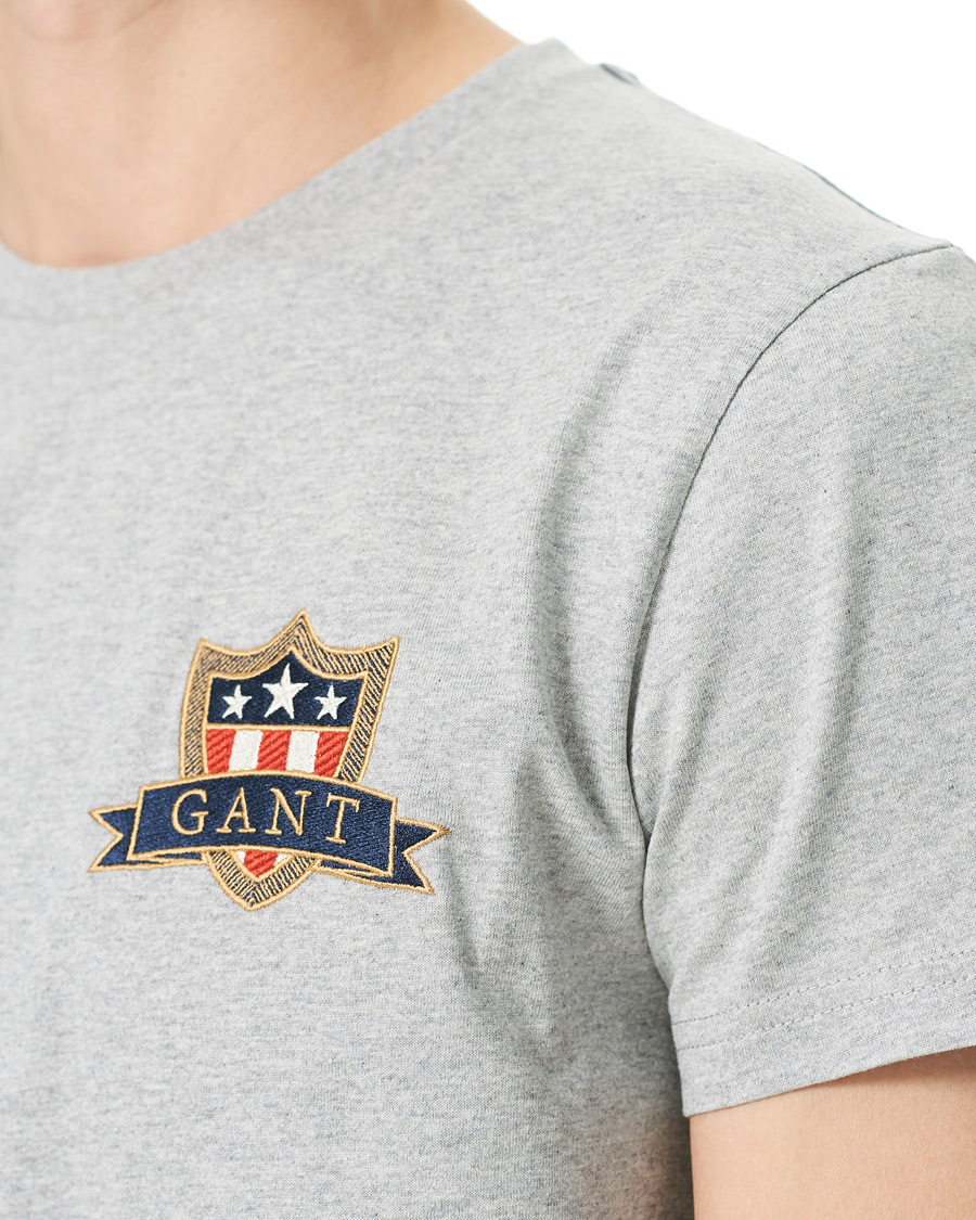 Hombres | Camisetas | GANT | Banner Shield Tee Grey Melange