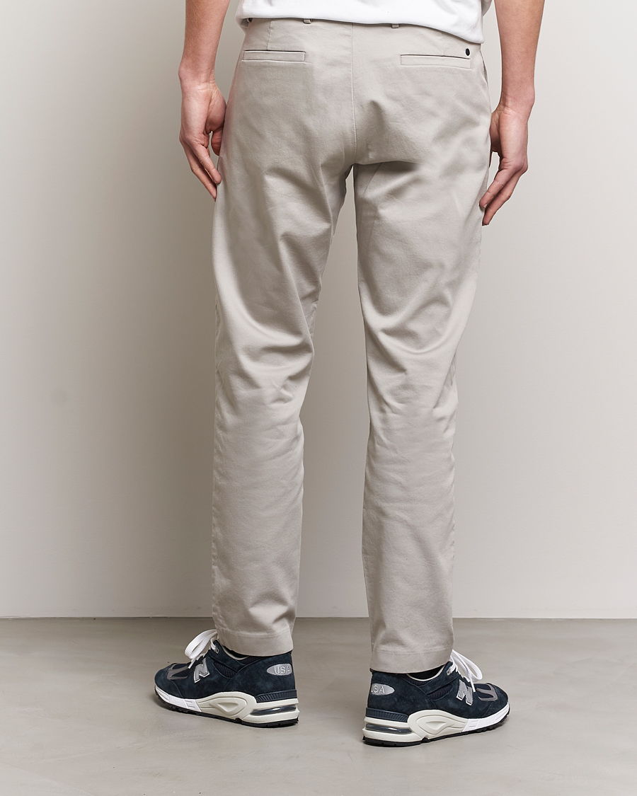 Hombres | Pantalones | NN07 | Theo Regular Fit Stretch Chinos Light Grey
