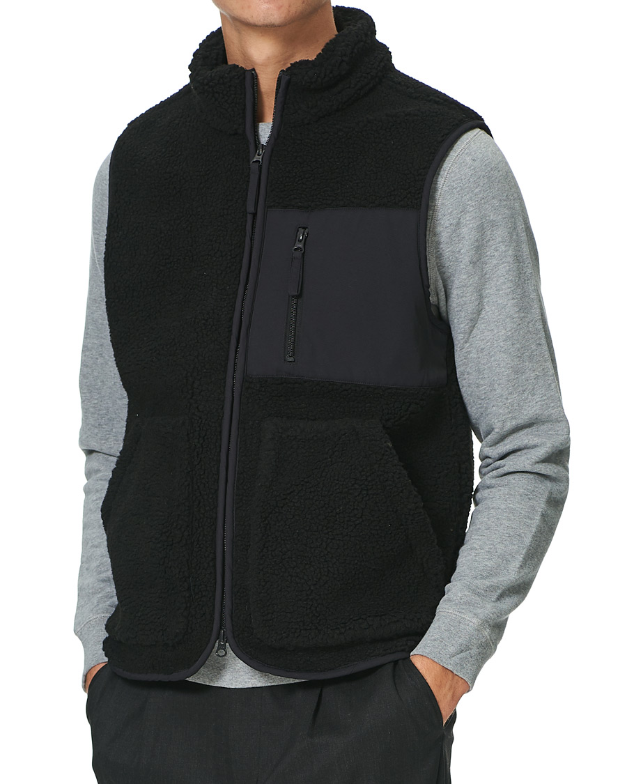 Hombres | Jerséis y prendas de punto | A Day's March | Arvån Recycled Fleece Vest Black