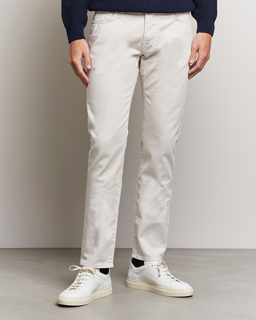 Hombres | Italian Department | Jacob Cohën | Bard Garment Dyed Gabardine Trousers Beige