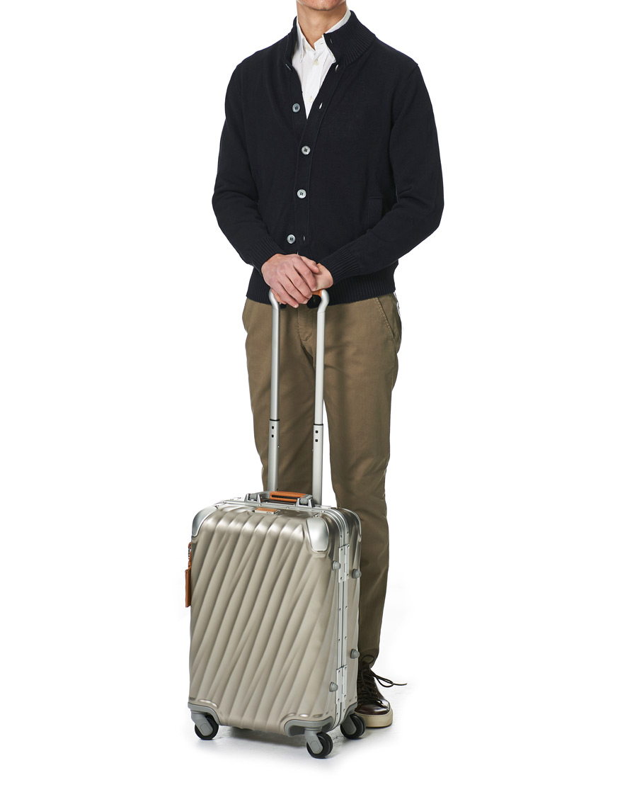 Hombres | TUMI International Carry-on TitaniumTrolley Titanium | TUMI | International Carry-on TitaniumTrolley Titanium