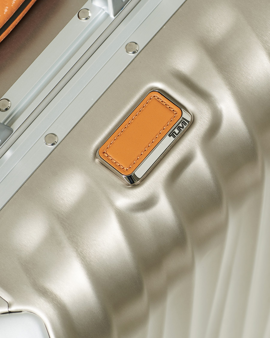 Hombres | TUMI International Carry-on TitaniumTrolley Titanium | TUMI | International Carry-on TitaniumTrolley Titanium