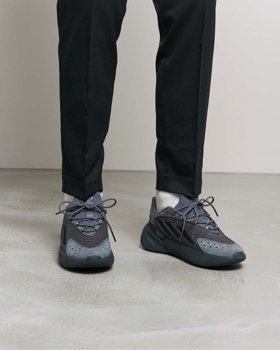 Hombres | adidas Originals Ozelia Sneaker Dark Grey | adidas Originals | Ozelia Sneaker Dark Grey