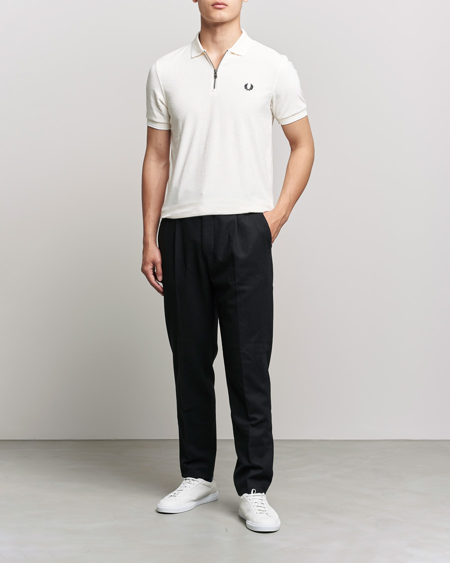 Hombres | Polos | Fred Perry | Towelling Zip Neck Polo Ecru