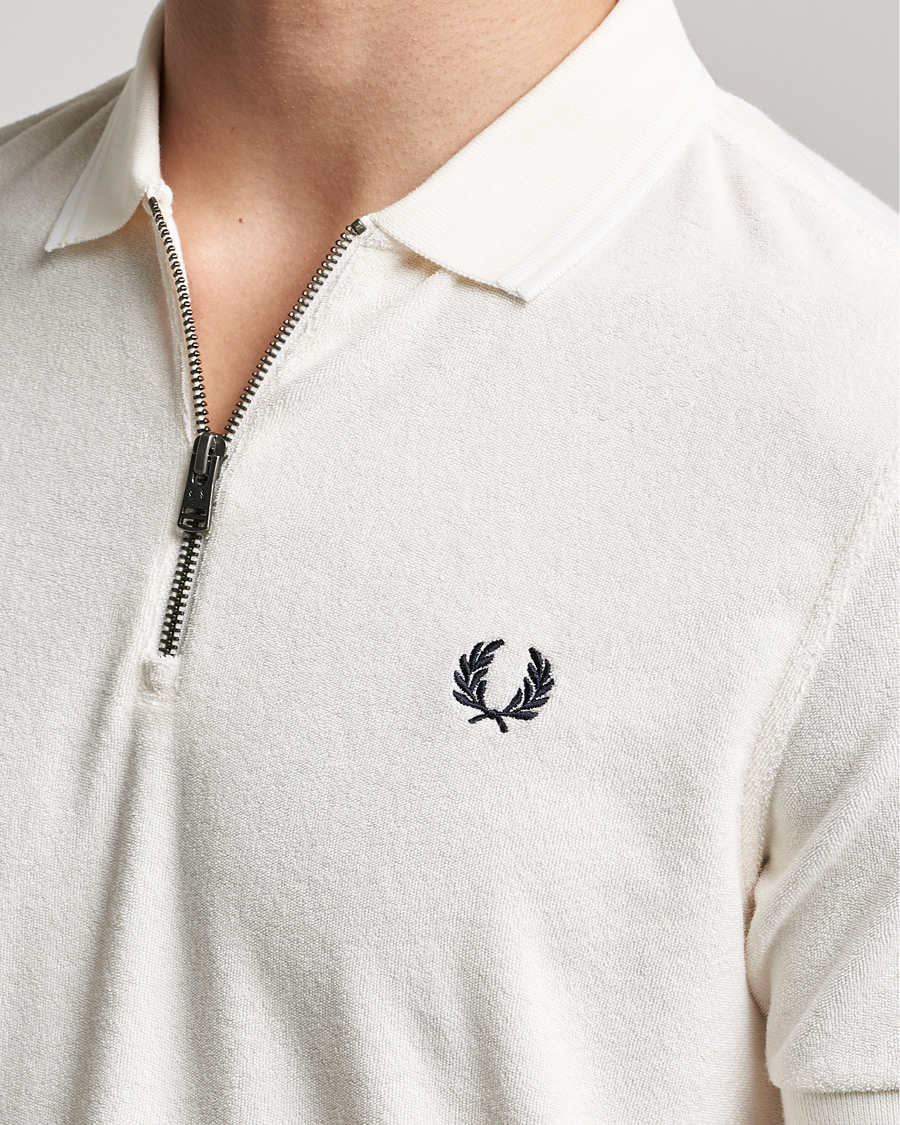 Hombres | Polos | Fred Perry | Towelling Zip Neck Polo Ecru