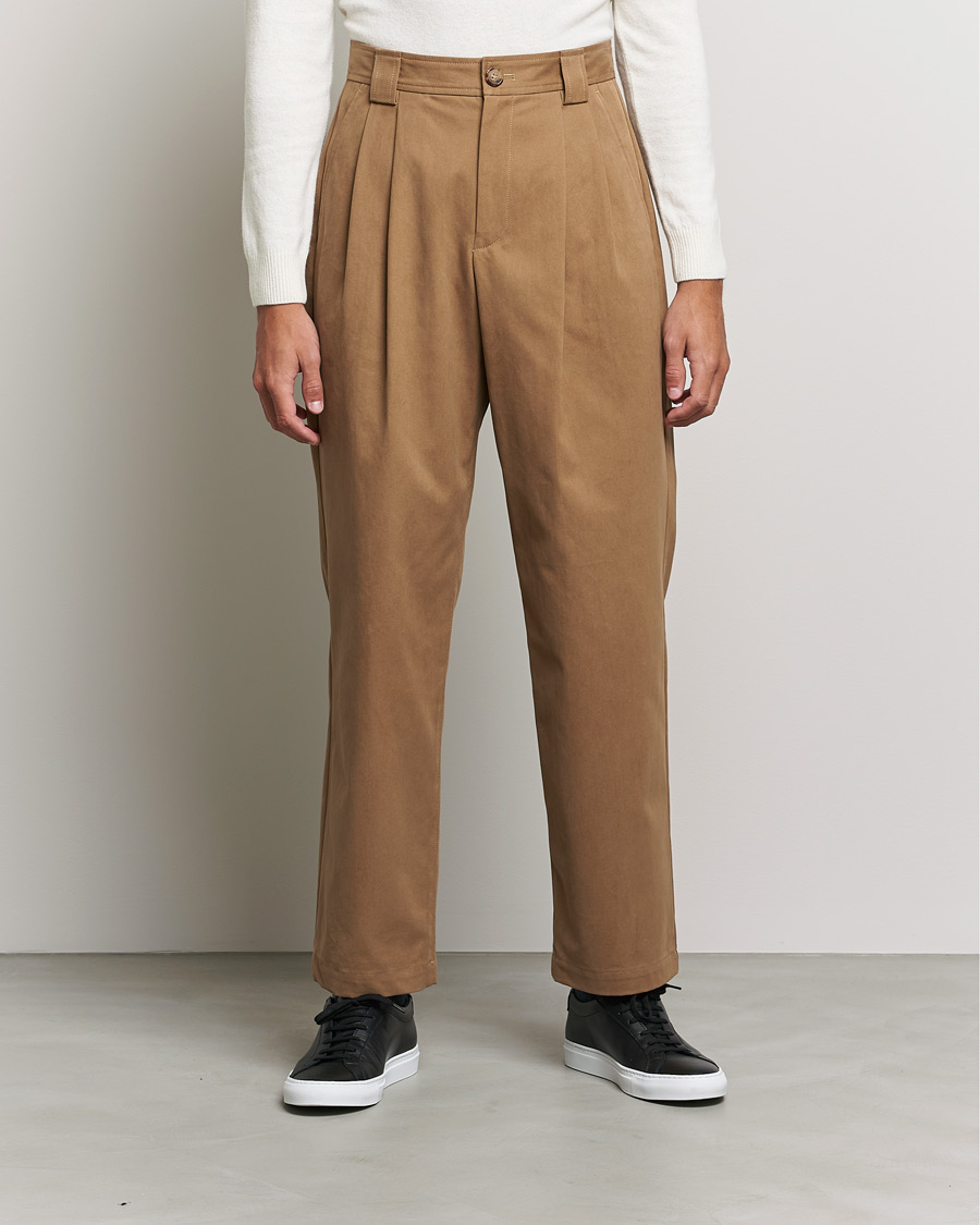 Hombres | Pantalones | A.P.C. | Eddy Pleated Chinos Tobacco