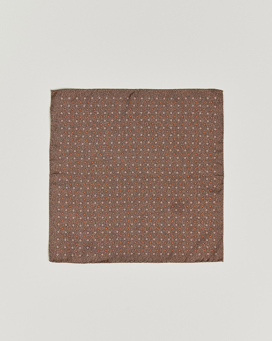 Hombres | Amanda Christensen Silk Oxford Printed Flower Pocket Square Brown | Amanda Christensen | Silk Oxford Printed Flower Pocket Square Brown