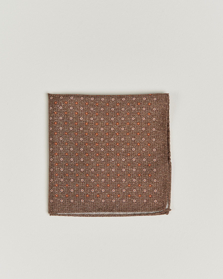 Hombres | Amanda Christensen Silk Oxford Printed Flower Pocket Square Brown | Amanda Christensen | Silk Oxford Printed Flower Pocket Square Brown