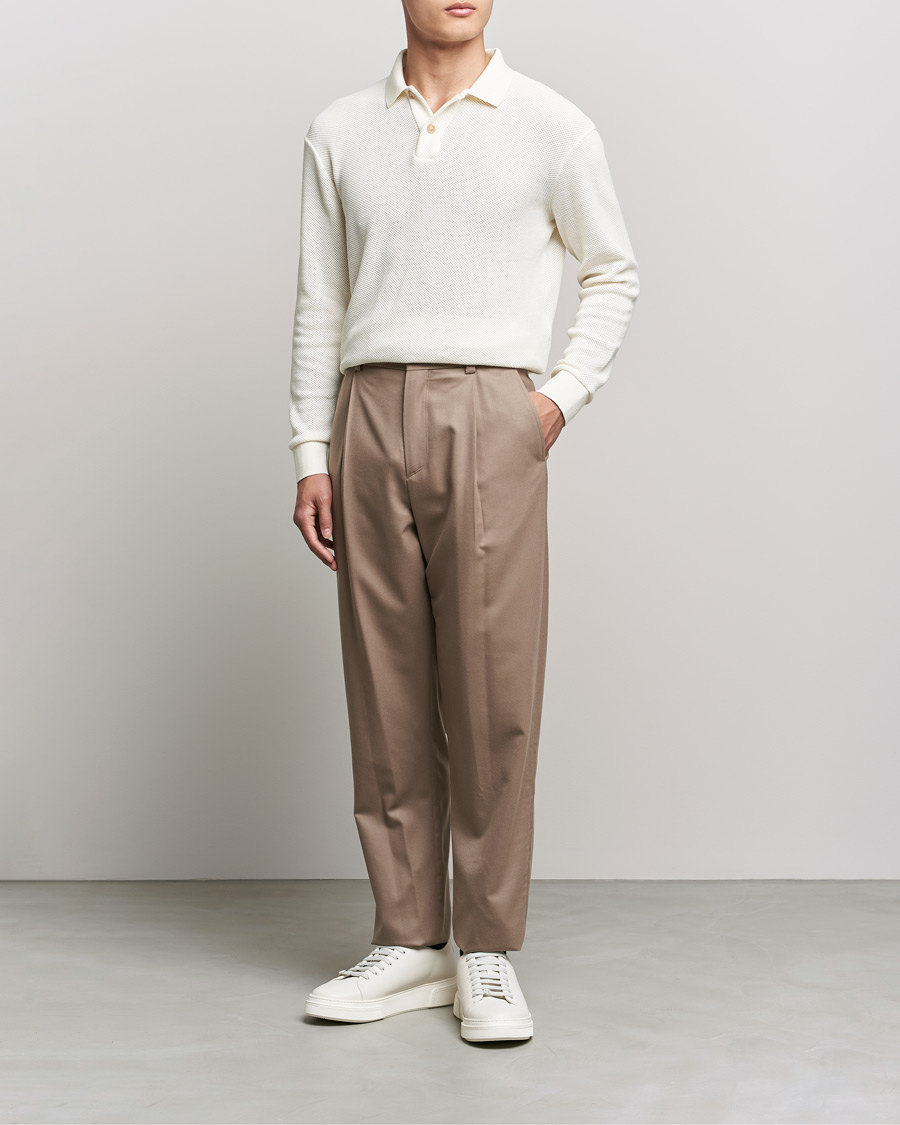 Hombres | Pantalones | Giorgio Armani | Tapered Pleated Flannel Trousers Beige