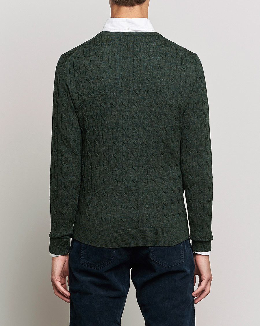 Hombres | Jerséis y prendas de punto | Morris | Merino Cable Crew Neck Olive
