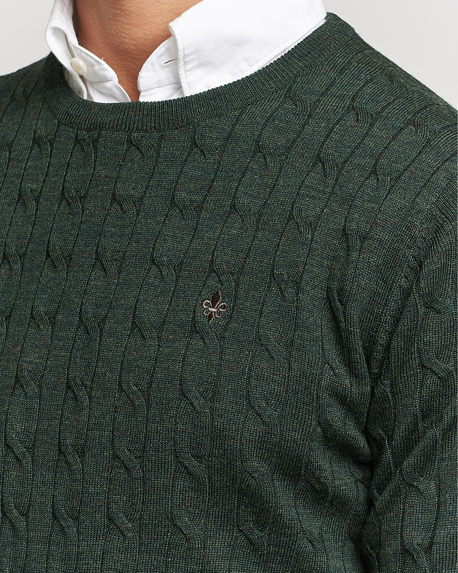 Hombres | Jerséis y prendas de punto | Morris | Merino Cable Crew Neck Olive