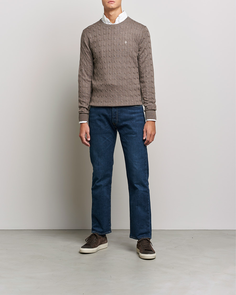 Hombres | Jerséis y prendas de punto | Morris | Merino Cable Crew Neck Light Brown