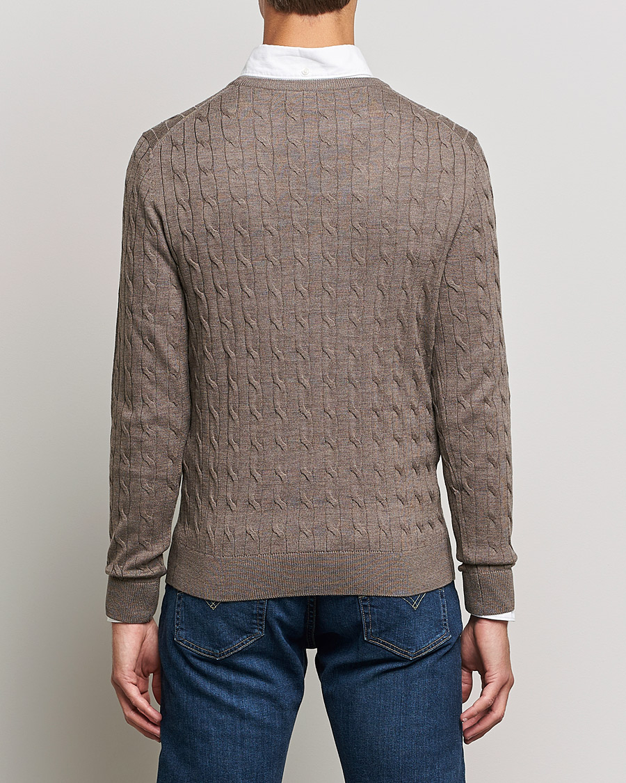 Hombres | Jerséis y prendas de punto | Morris | Merino Cable Crew Neck Light Brown