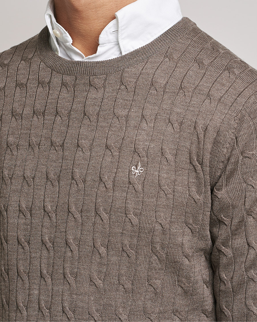 Hombres | Jerséis y prendas de punto | Morris | Merino Cable Crew Neck Light Brown