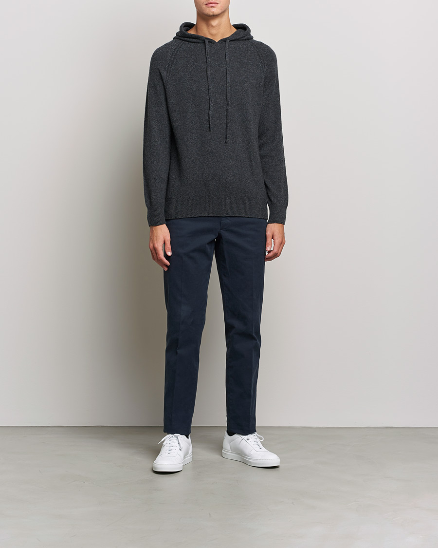 Hombres | Jerséis y prendas de punto | Johnstons of Elgin | Seamless Cashmere Hoodie Carbon