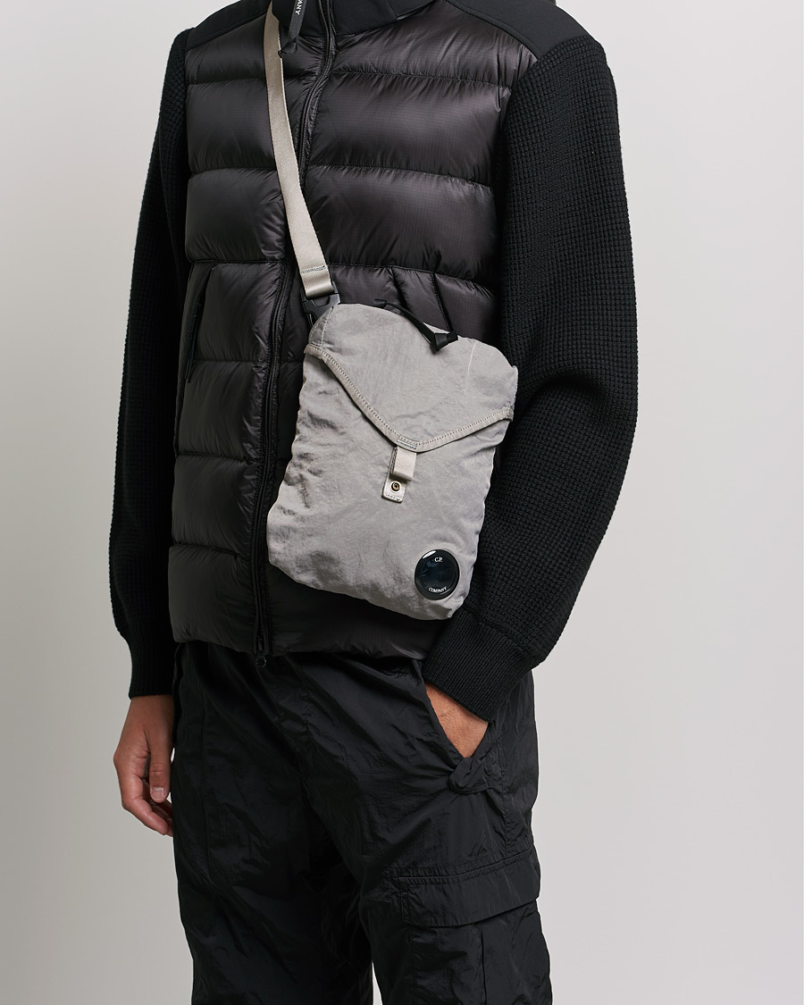Hombres | C.P. Company Nylon B Shoulder Bag Grey | C.P. Company | Nylon B Shoulder Bag Grey