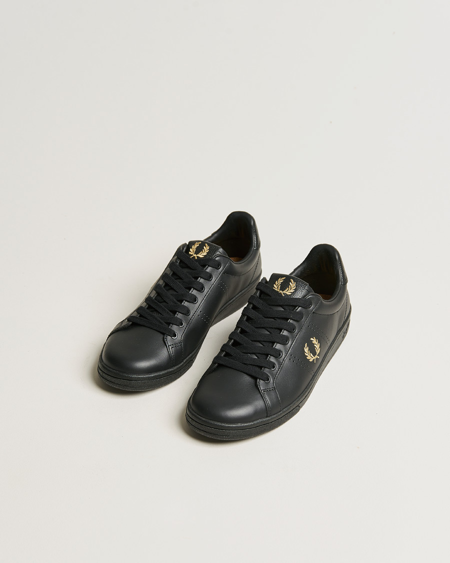 Hombres | Fred Perry B721 Leather Tab Sneaker Black Gold | Fred Perry | B721 Leather Tab Sneaker Black Gold