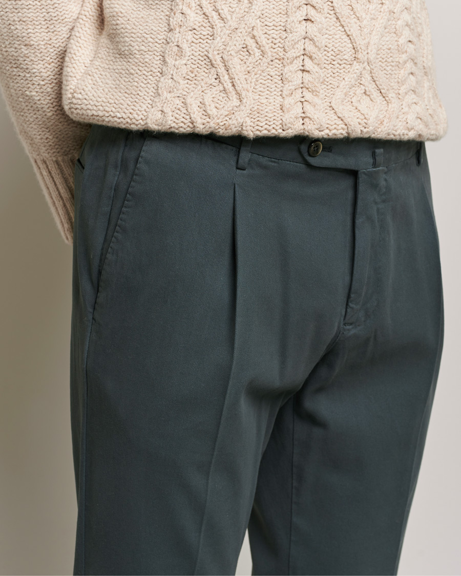 Hombres | Pantalones | PT01 | Slim Fit Pleated Cotton Stretch Chinos Dark Grey