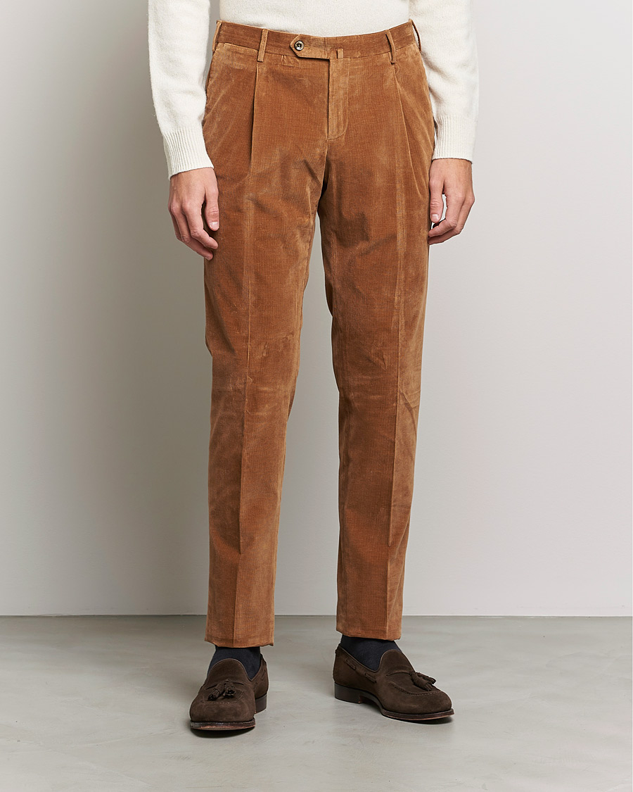 Hombres | Pantalones | PT01 | Slim Fit Pleated Corduroy Trousers Caramel