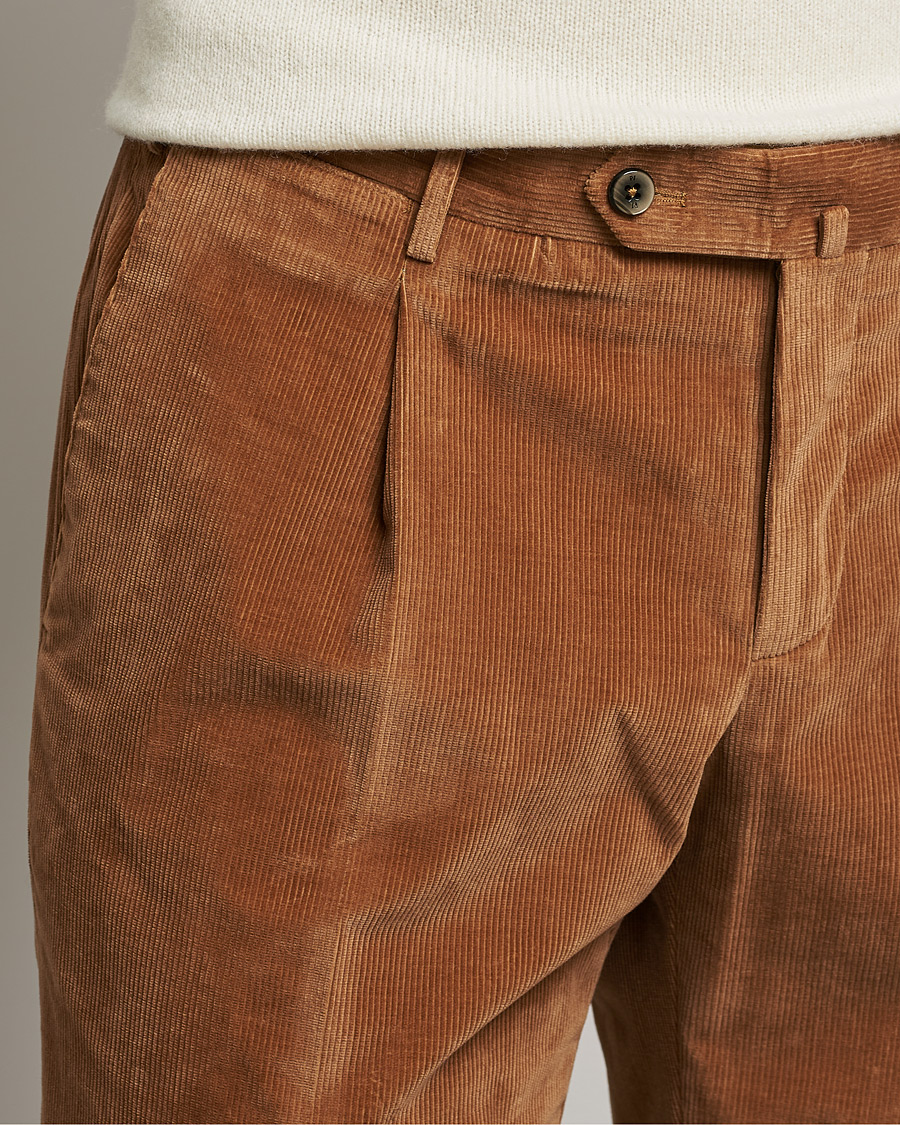 Hombres | Pantalones | PT01 | Slim Fit Pleated Corduroy Trousers Caramel