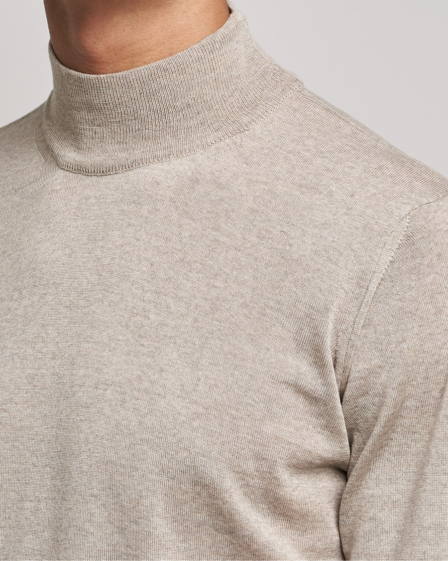 Hombres | Jerséis y prendas de punto | Oscar Jacobson | Hilton Extrafine Merino Mock Neck Beige