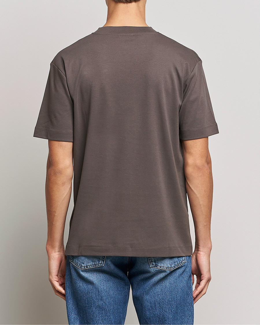 Hombres | Camisetas | Sunspel | Brushed Cotton Mock Neck Tee Dark Walnut