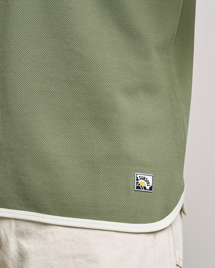 Hombres | Camisetas | Sunspel | Paul Weller Heavy Cotton Pique Henley T-Shirt Dark Sage