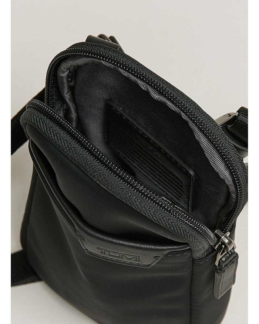 Hombres | TUMI Harrison Beech Small Crossbody Pouch Black | TUMI | Harrison Beech Small Crossbody Pouch Black