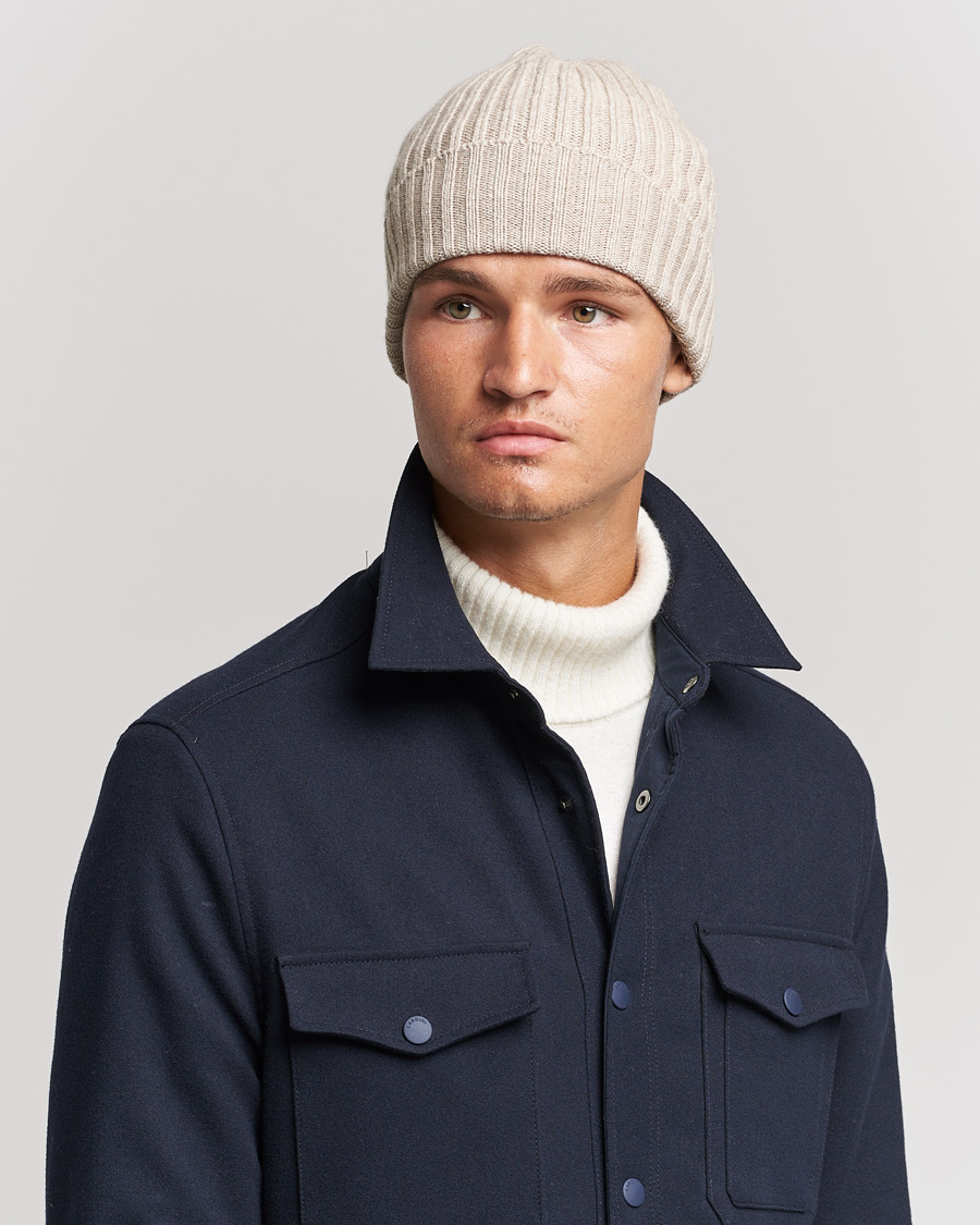 Hombres | Piacenza Cashmere Ribbed Cashmere Beanie Light Beige | Piacenza Cashmere | Ribbed Cashmere Beanie Light Beige