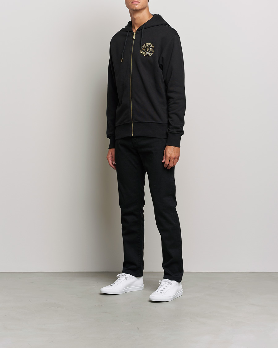 Hombres | Jerséis y prendas de punto | Versace Jeans Couture | V Emblem Hoodie Black/Gold