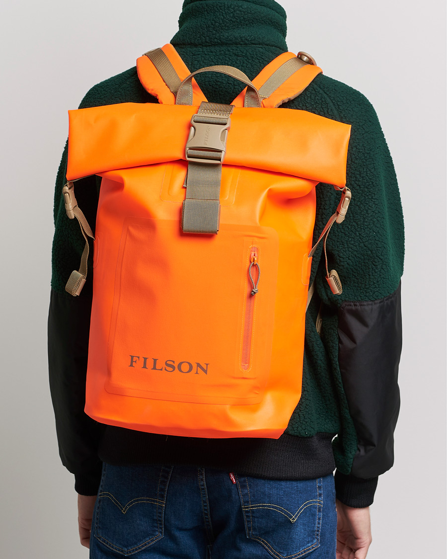 Hombres |  | Filson | Dry Backpack Flame