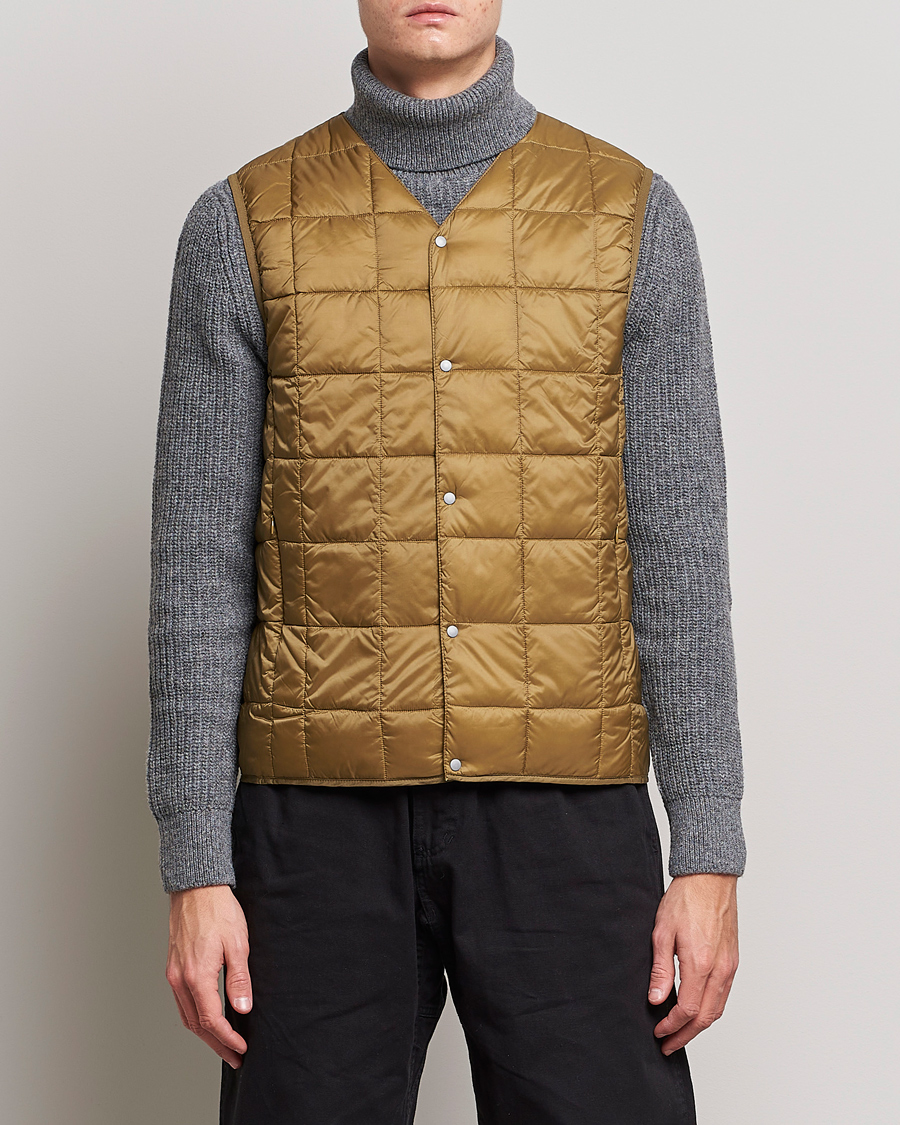 Hombres | Abrigos y chaquetas | TAION | V-Neck Lightweight Down Vest Beige