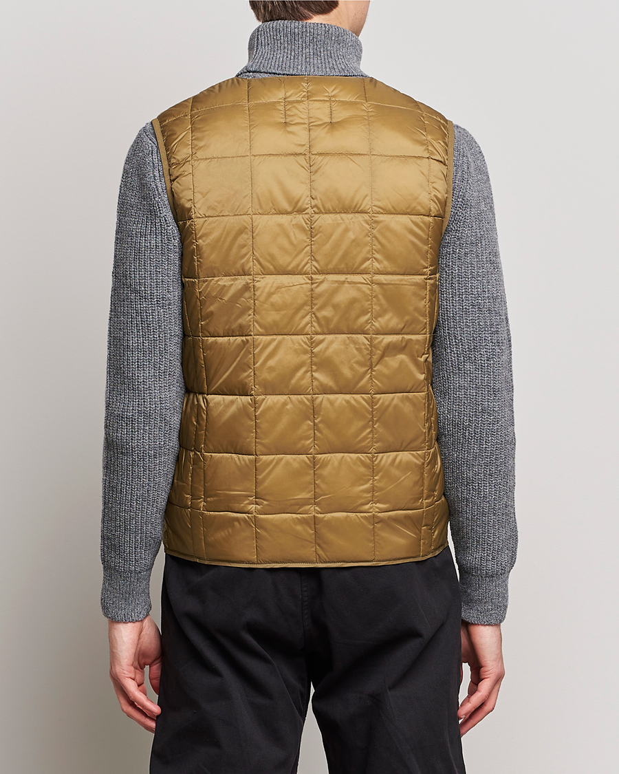 Hombres | Abrigos y chaquetas | TAION | V-Neck Lightweight Down Vest Beige