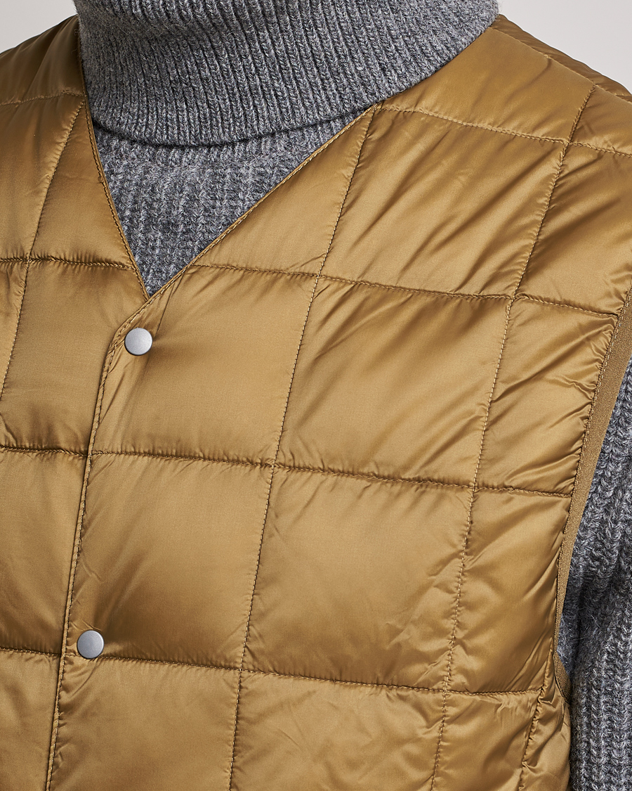 Hombres | Abrigos y chaquetas | TAION | V-Neck Lightweight Down Vest Beige