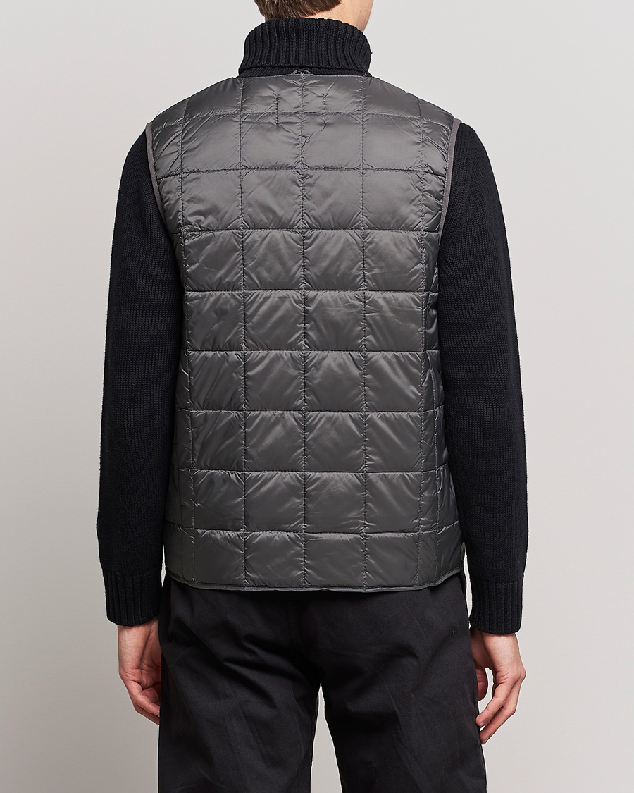 Hombres | Abrigos y chaquetas | TAION | V-Neck Lightweight Down Vest Charcoal