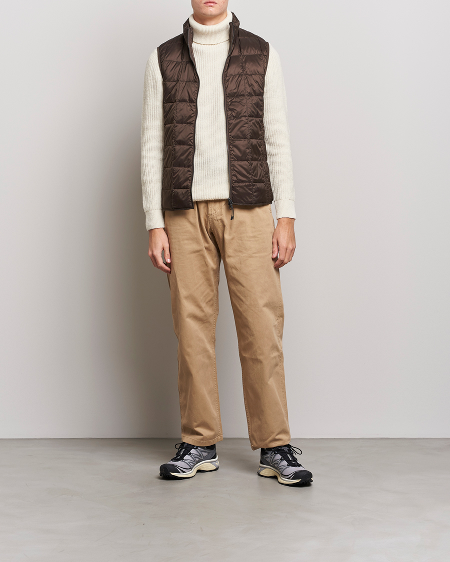 Hombres | Abrigos y chaquetas | TAION | High Neck Full Zip Lightweight Down Vest Dark Choco