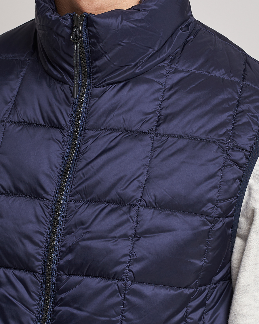Hombres | Chalecos | TAION | High Neck Full Zip Lightweight Down Vest Navy