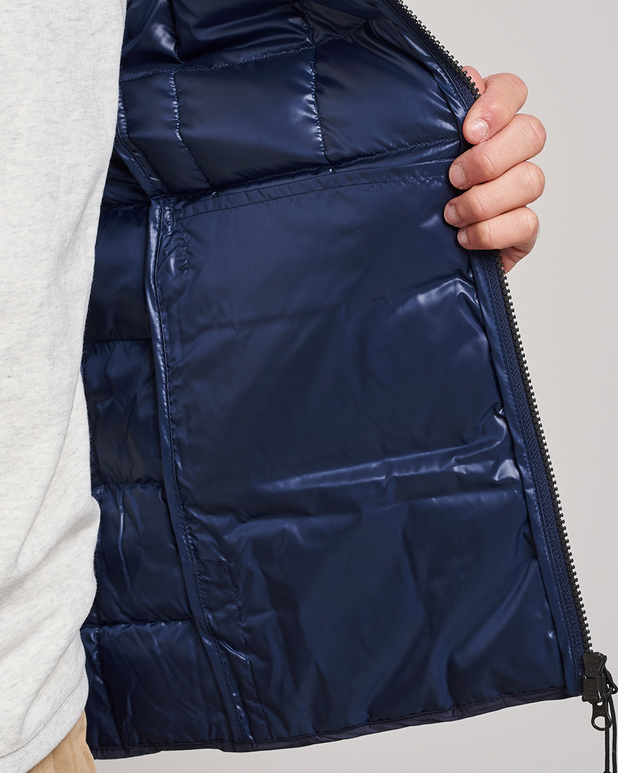 Hombres | Chalecos | TAION | High Neck Full Zip Lightweight Down Vest Navy