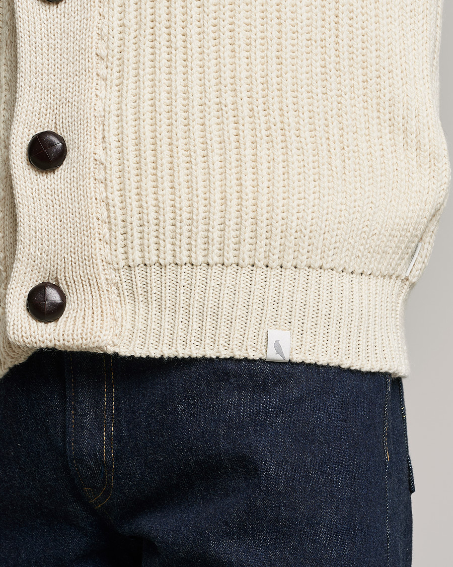 Hombres | Jerséis y prendas de punto | Peregrine | Wilkinson Ribbed Wool Cardigan Cream