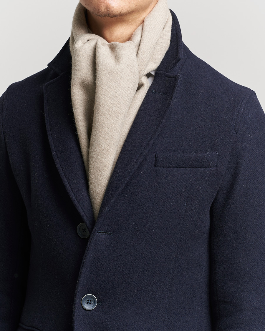Hombres | Begg & Co Vier Lambswool/Cashmere Solid Scarf Mushroom | Begg & Co | Vier Lambswool/Cashmere Solid Scarf Mushroom