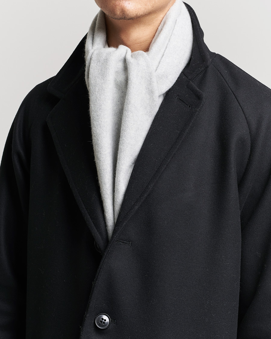 Hombres | Begg & Co Vier Lambswool/Cashmere Solid Scarf Silver | Begg & Co | Vier Lambswool/Cashmere Solid Scarf Silver