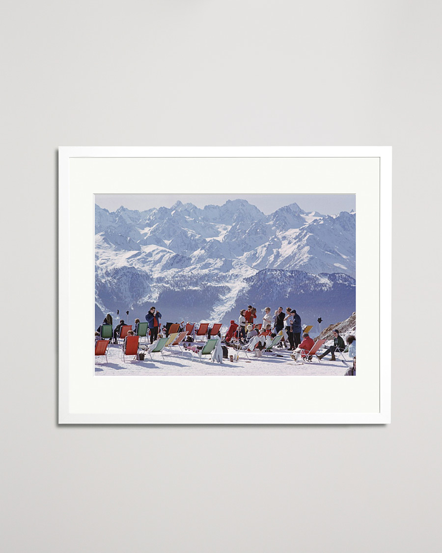 Hombres | Pósteres | Sonic Editions | Framed Slim Aarons Lounging in Verbier