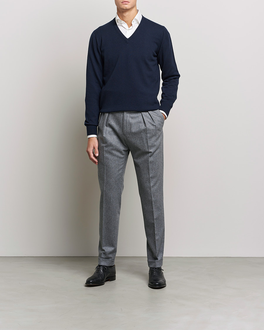 Hombres | Jerséis y prendas de punto | Piacenza Cashmere | Cashmere V Neck Sweater Navy