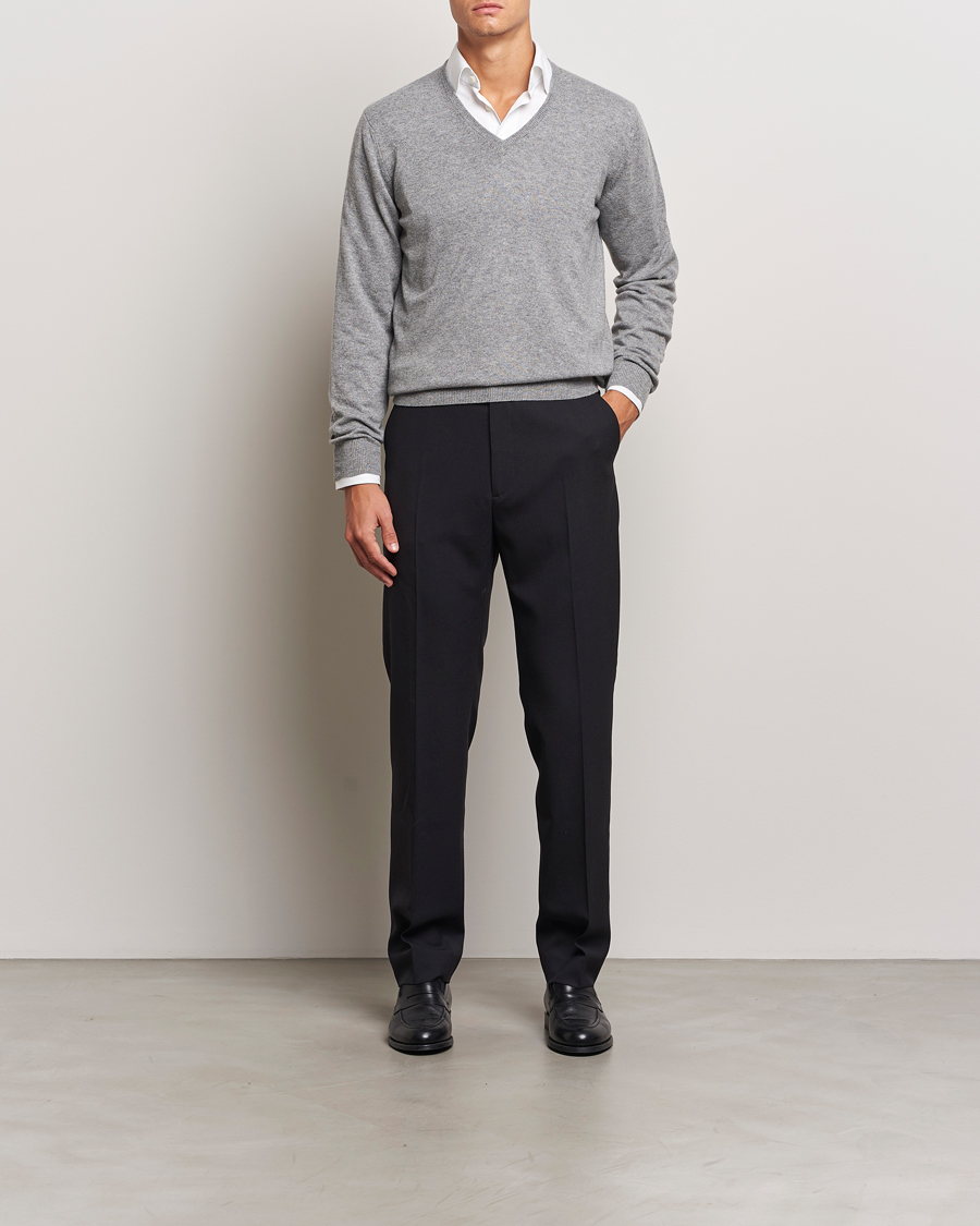 Hombres | Jerséis y prendas de punto | Piacenza Cashmere | Cashmere V Neck Sweater Light Grey