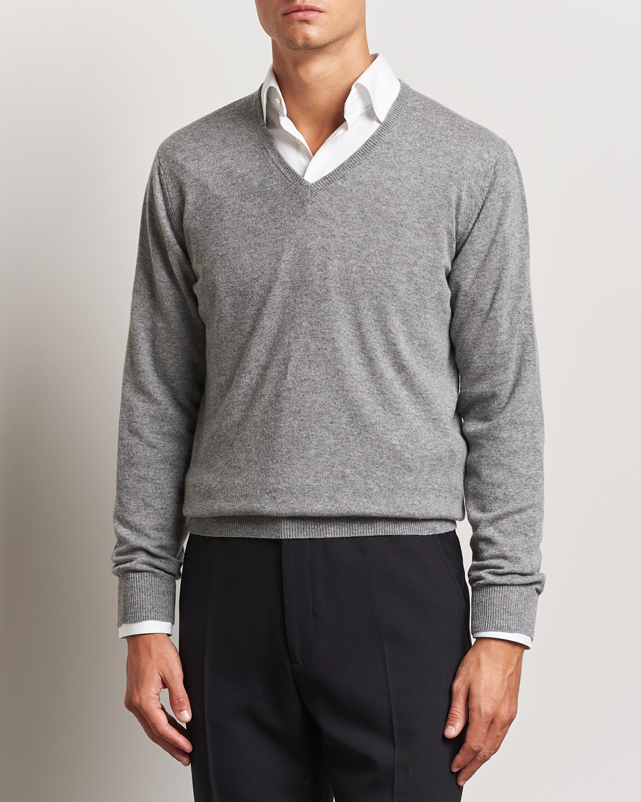 Hombres | Jerséis y prendas de punto | Piacenza Cashmere | Cashmere V Neck Sweater Light Grey